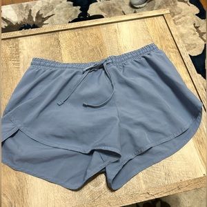 I am selling old navy athletic shorts with pockets